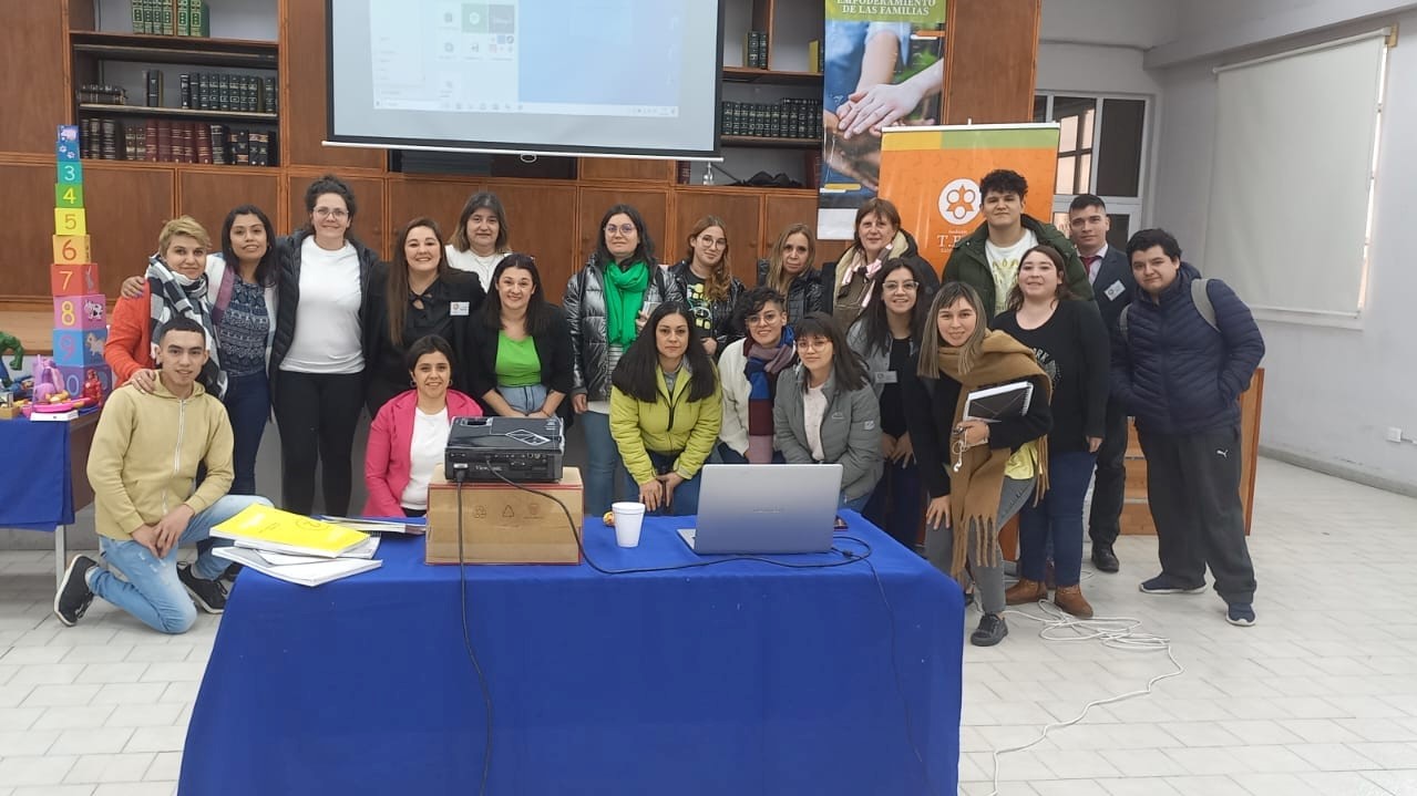 Taller Teórico Práctico ''Hacia el Empoderamiento de las Familias.'' Fundación TEA Santa Cruz